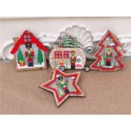 Ornament de Brad, Embo, cu Lumini LED, din Lemn, Figurina Spargatorul de Nuci, Model Casuta, Multicolor - imagine 6