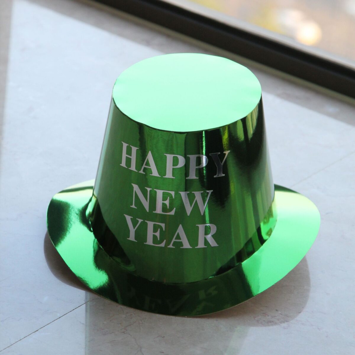 Palarie Happy New Year pentru Revelion, Embo, Palarie Festiva de Anul Nou, Palarie Magica din Hartie, 29 x 25 x 15.5 cm, Colorata Sclipitor Verde - imagine 2