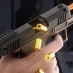 Pistol de jucarie GX4 cu Ejectie, Embo, de Explozie de buzunar, Makara BLOWBACK, Gloante Moi pentru Copii, 15 x 13 x 3.5 cm, Negru Maro - imagine 3