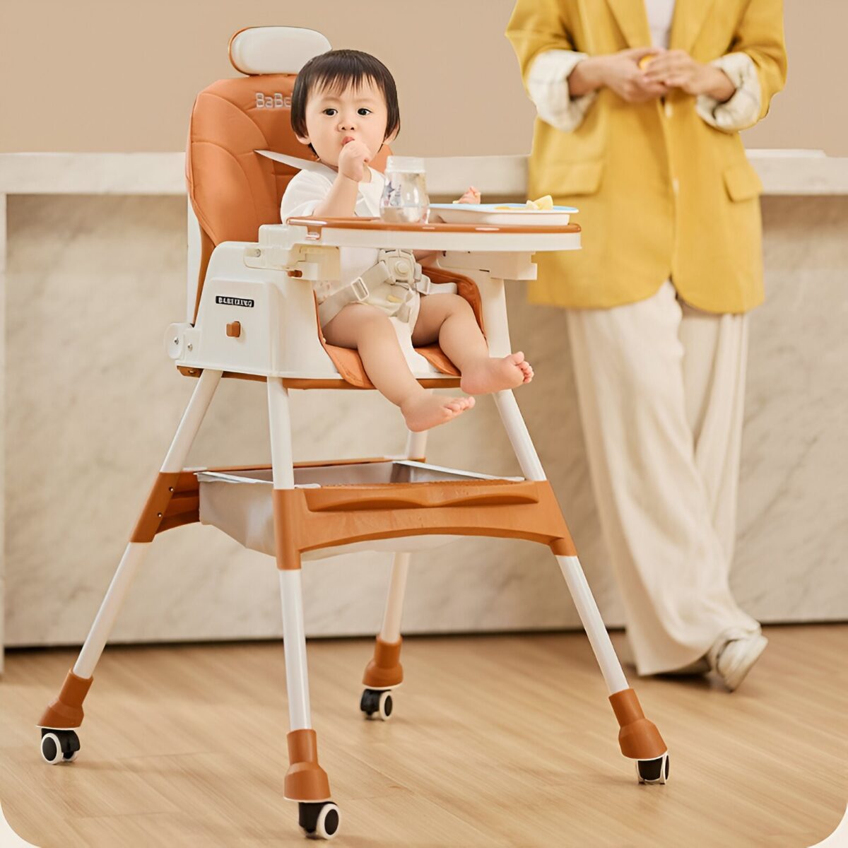 Scaun de Masa pentru Bebelusi si Copii Embo, cu Roti, cu Tetiera, Telescopic, Pliabil, Masuta Reglabila, Suport Picioare, Scaun cu Invelis Piele Artificiala, Centura Siguranta, Spatiu Depozitare, 97 x 73 x 65 cm, Maro - imagine 8