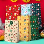 Set 12 Pungi de Cadou, Embo, Tema Craciun, cu Motive Festive, 12 Stickere Incluse, 24 x 13 x 8 cm, din Hartie, Multicolor - imagine 5