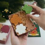 Set 4 Lumanari Parfumate, Embo, Tema Craciun, din Parafina, 10.2 x 9.1 x 2.7 cm, Multicolor - imagine 4