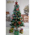 Set brad artificial de Craciun si elemente decorative, Decorat cu conuri de pin, pentru interior/exterior, inaltime 210 cm, diametru 114 cm, 1057 ramuri, Embo, verde, suport metalic inclus - imagine 2