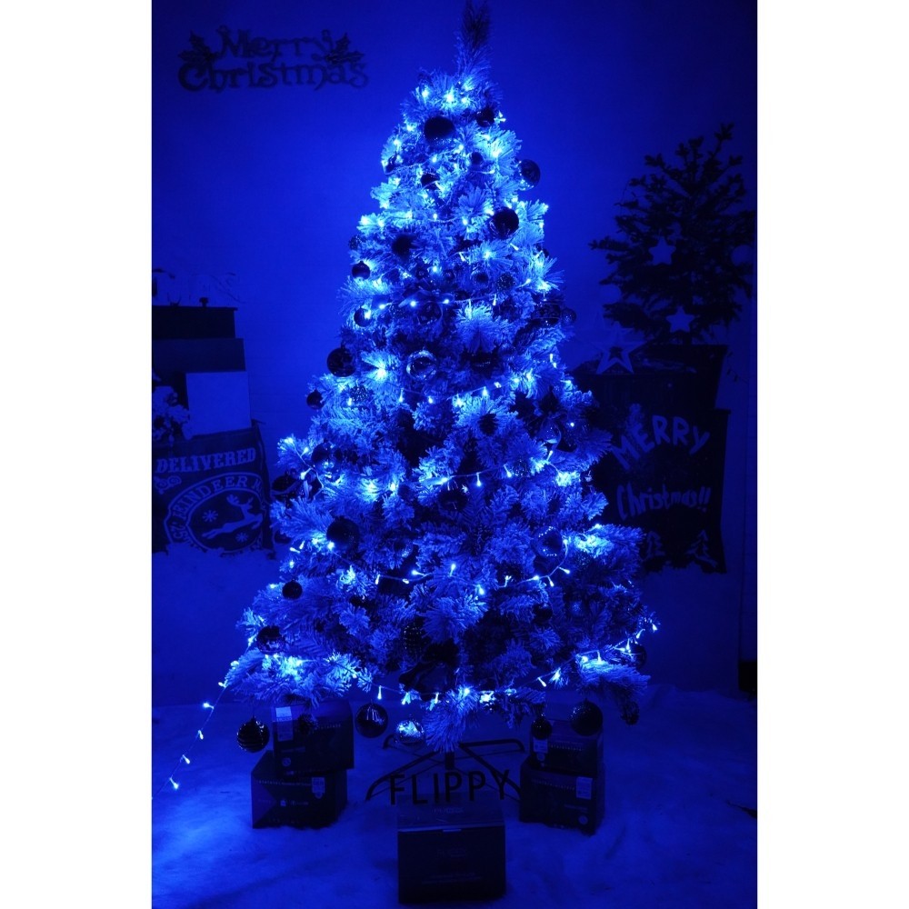 set-brad-artificial-de-craciun-si-elemente-decorative-nins-decorat-cu-conuri-pin-pentru-interior-ext-61f1c7c726de3 Set brad artificial de Craciun si elemente decorative, nins, decorat cu conuri pin, pentru interior/exterior, inaltime 210 cm, diametru 131 cm, 630 ramuri, Embo, alb/verde, suport metalic inclus - imagine 3