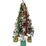 Set brad artificial de Craciun si elemente decorative, nins, decorat cu conuri pin, pentru interior/exterior, inaltime 210 cm, diametru 131 cm, 630 ramuri, Embo, alb/verde, suport metalic inclus