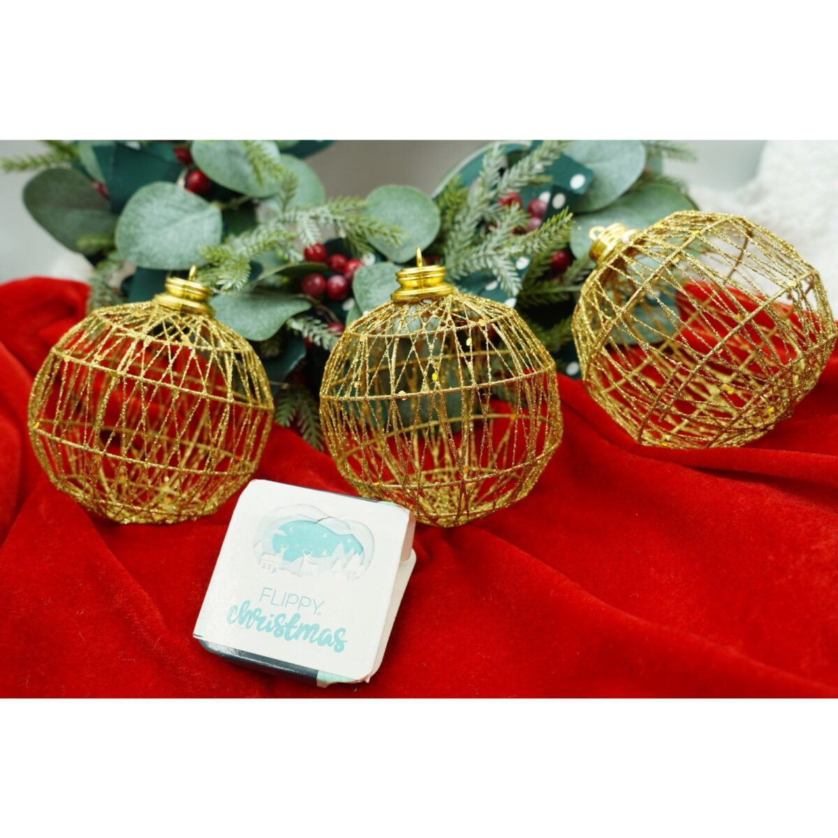 Set de 3 ornamente de brad, Embo, de tip Glob, Auriu, cu Ã¸ de 10 cm, din metal, cu finisaj sclipitor , cutie  10  cm adancime x 30  cm lungime x 10  cm inaltime - imagine 5