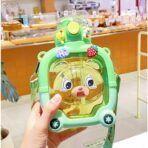 Sticla cu pai pentru copii, Embo, model ursulet, gradata, stickere aplicate, curea reglabila, din plastic rezistent la cadere, 1l, Verde, 20 x 13 cm - imagine 4