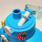 Sticla cu pai pentru copii, Embo, model ursulet, gradata, stickere aplicate, curea reglabila, din plastic rezistent la cadere, 1l, Albastru, 20 x 13 cm - imagine 6