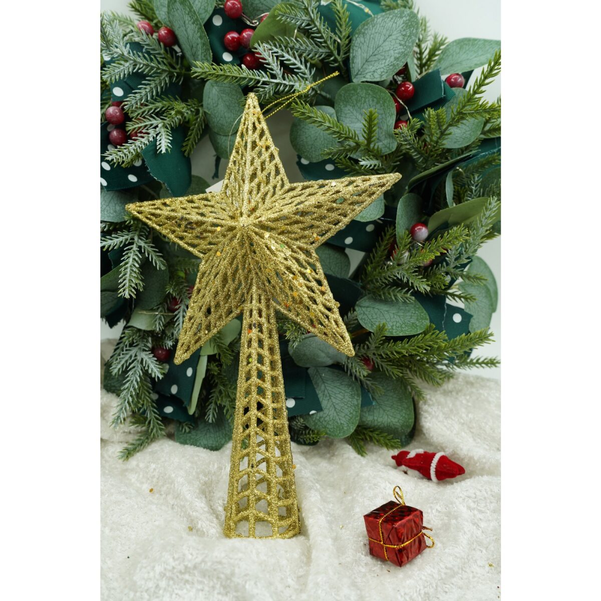varf-decorativ-de-brad-auriu-in-forma-de-stea-cu-model-decupat-din-plastic-metal-18-cm-x-26-cm-inter-61f134c8adad1 Varf decorativ de brad, Auriu, in forma de Stea, cu model decupat, din Plastic/Metal, 18 cm x 26 cm, Interior/Exterior, Embo - imagine 3