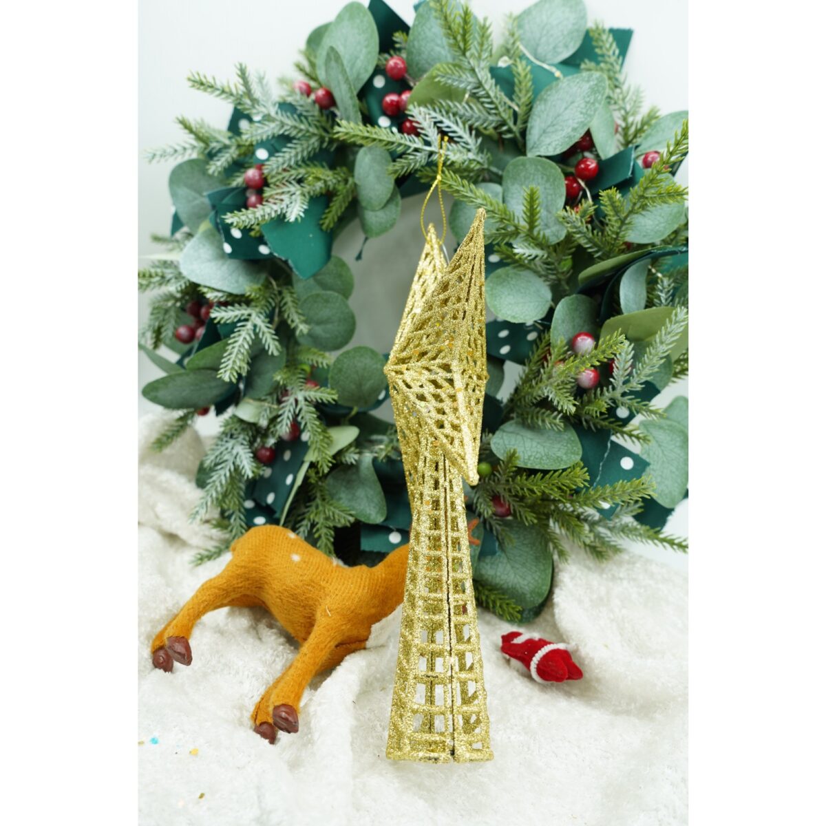 varf-decorativ-de-brad-auriu-in-forma-de-stea-cu-model-decupat-din-plastic-metal-18-cm-x-26-cm-inter-61f134cce0fc2 Varf decorativ de brad, Auriu, in forma de Stea, cu model decupat, din Plastic/Metal, 18 cm x 26 cm, Interior/Exterior, Embo - imagine 5