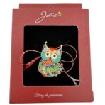 Brosa Vintage, Jolie, Material Metal, Ambalaj Carton, Dimensiune Brosa Aproximativ 4-6 cm, Model Bufnita, Multicolora