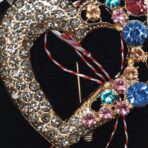 Martisor Brosa Medie, Jolie, Multicolora, Dimensiune Brosa 5 cm, Material Metal, Model Inima